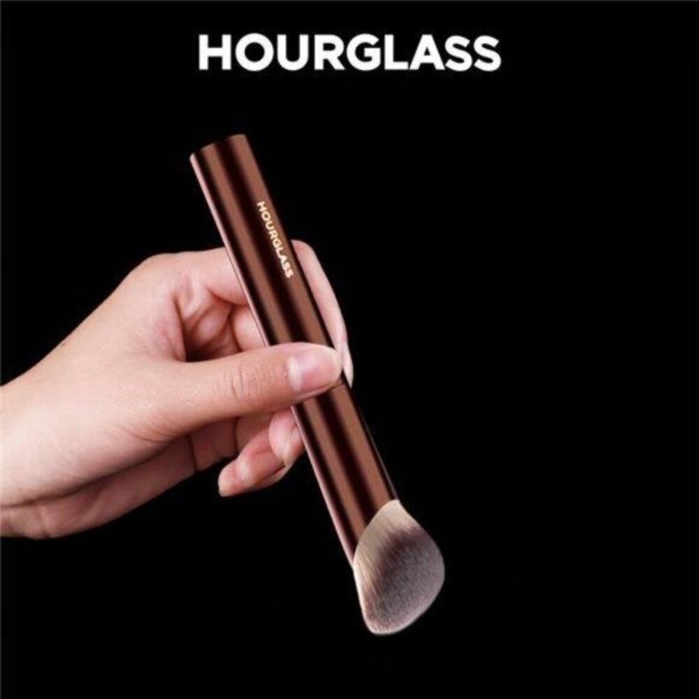Hourglass Makeup Brush- No.21 Ambient Soft Glow Foundation Brush Soft Fiber NEW - Picture 2 of 7